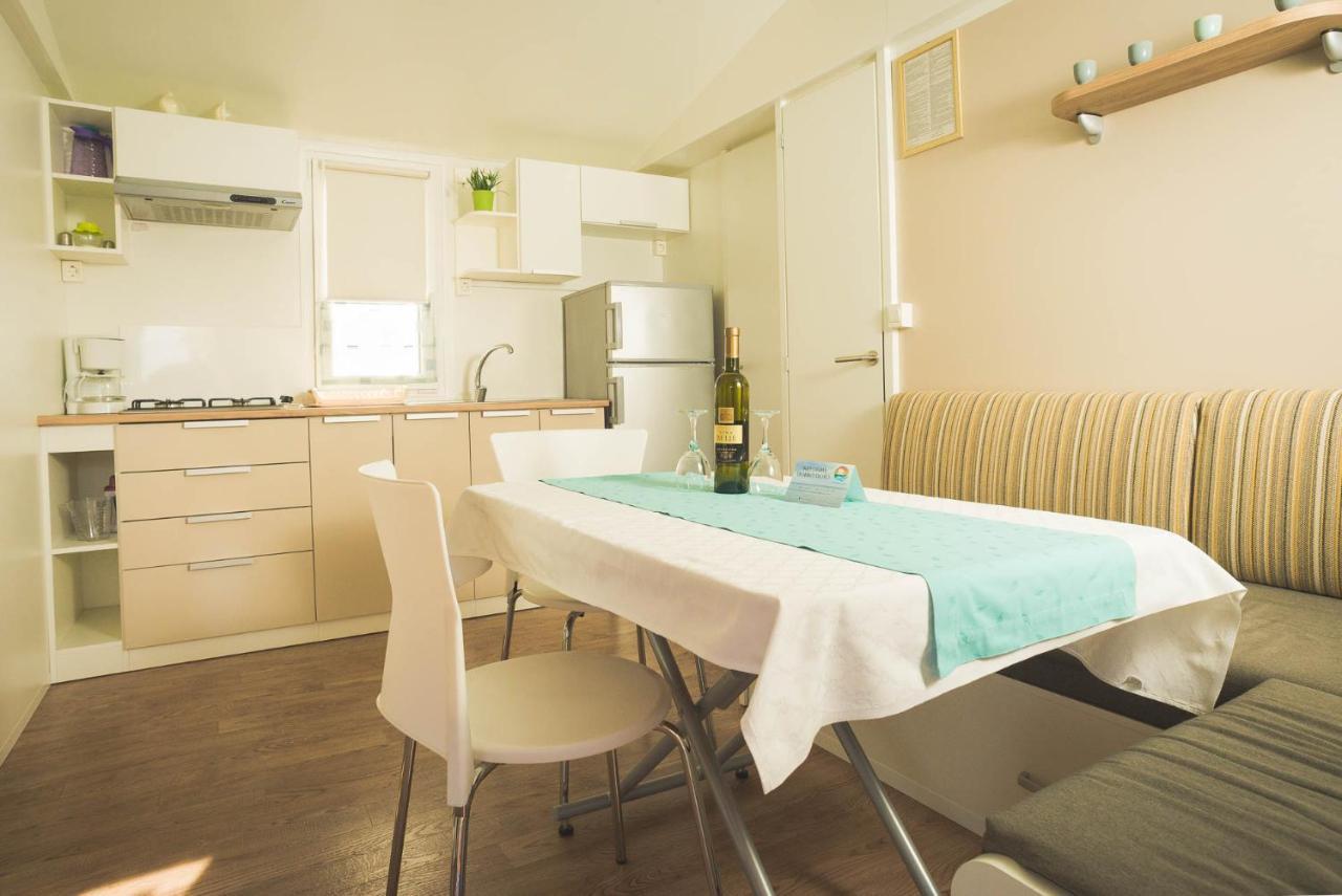 Mobile Homes Murter Jezera Bagian luar foto
